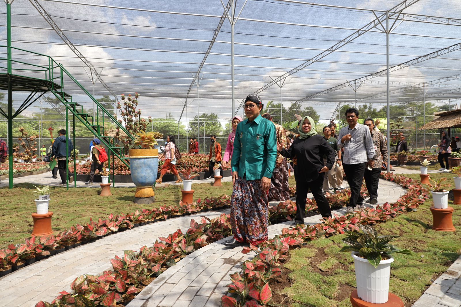 Mendes PDTT Resmikan Aglaonema Park Puri Mataram, Satu-satunya di Indonesia