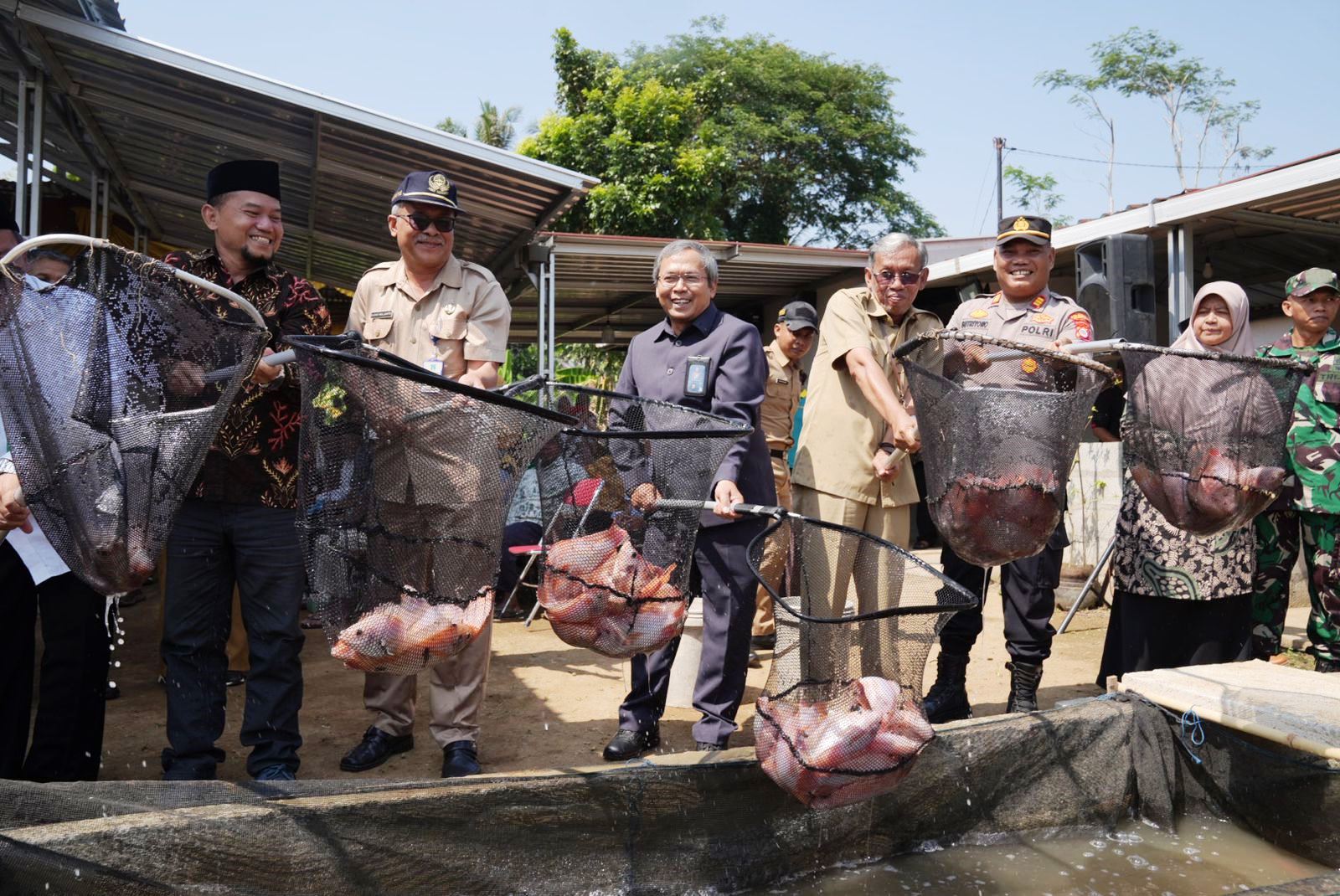 Panen Budidaya Ikan Tawar di Sendangrejo, Pjs Bupati Sleman Dorong Pemanfaatan Teknologi Tepat Guna