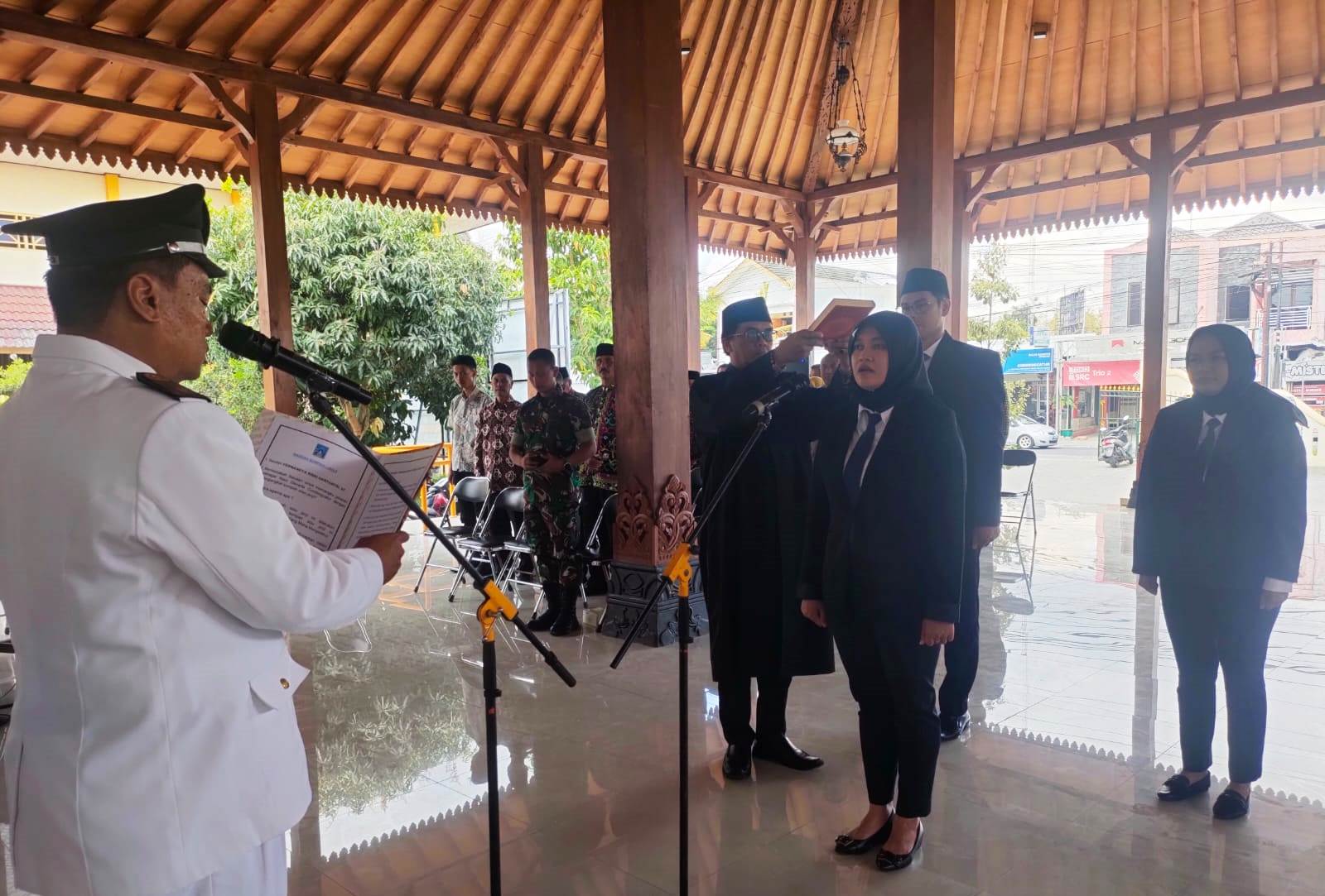 Condongcatur Lantik Kaur Danarta, Panewu Depok: ‘Penyelenggaraan Pemerintahan Harus Pegang 3 Pondasi