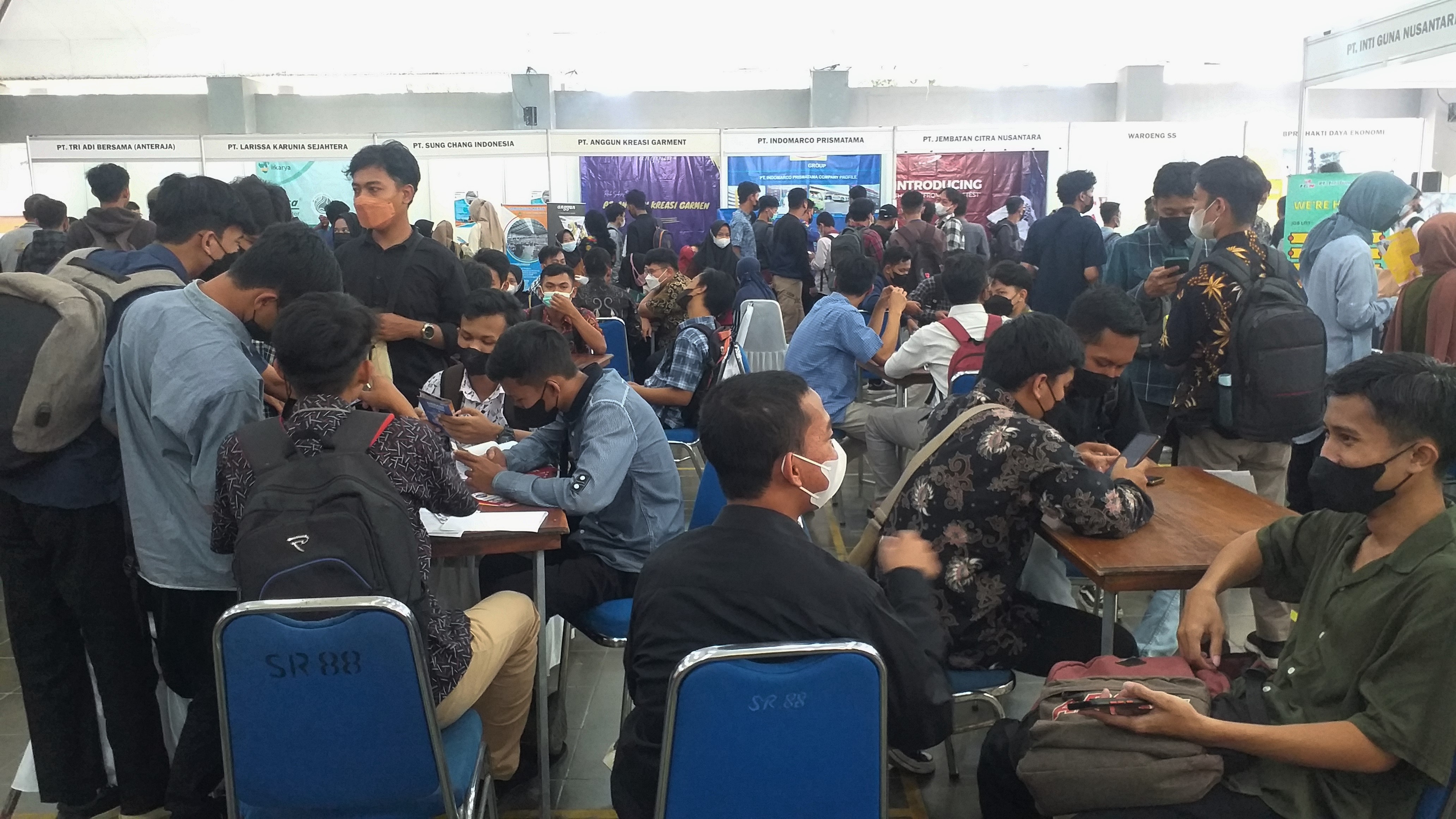 Ribuan Pencari Kerja Serbu Lowongan Job Fair 2022 