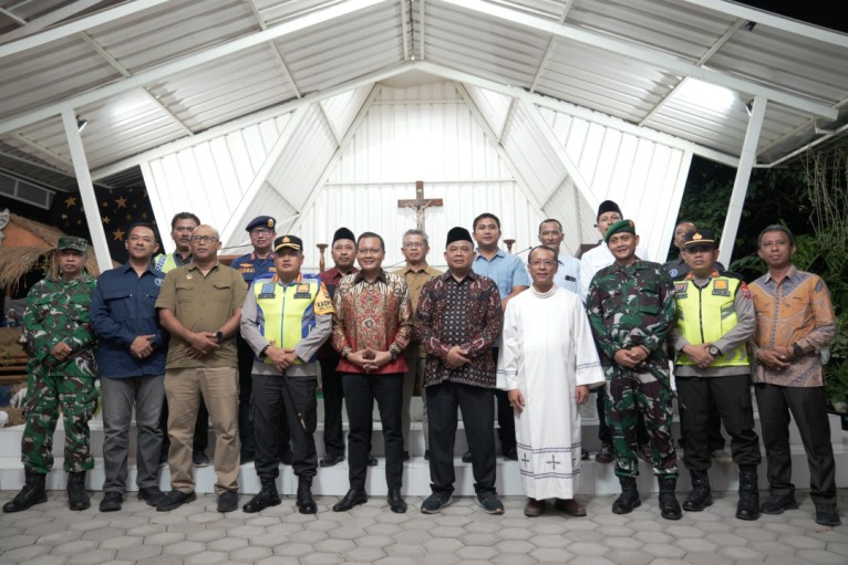 Bupati Sleman Pantau Malam Natal 2025, Pastikan Ibadah Berjalan Aman dan Penuh Toleransi