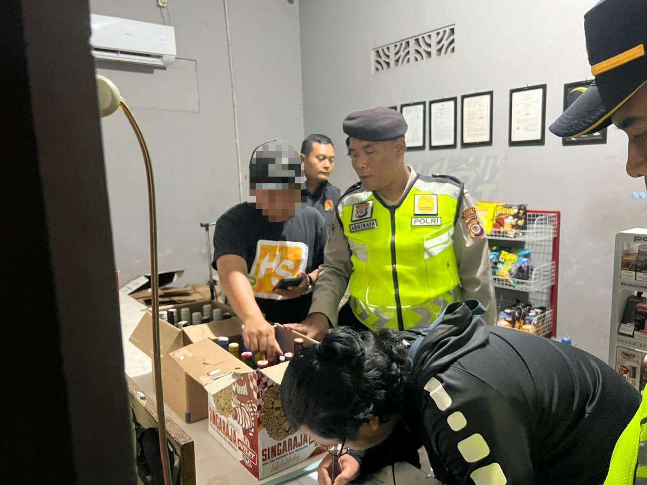 Polres Bantul Sita 24 Botol Miras dari Outlet 23, Patroli KRYD Diperketat