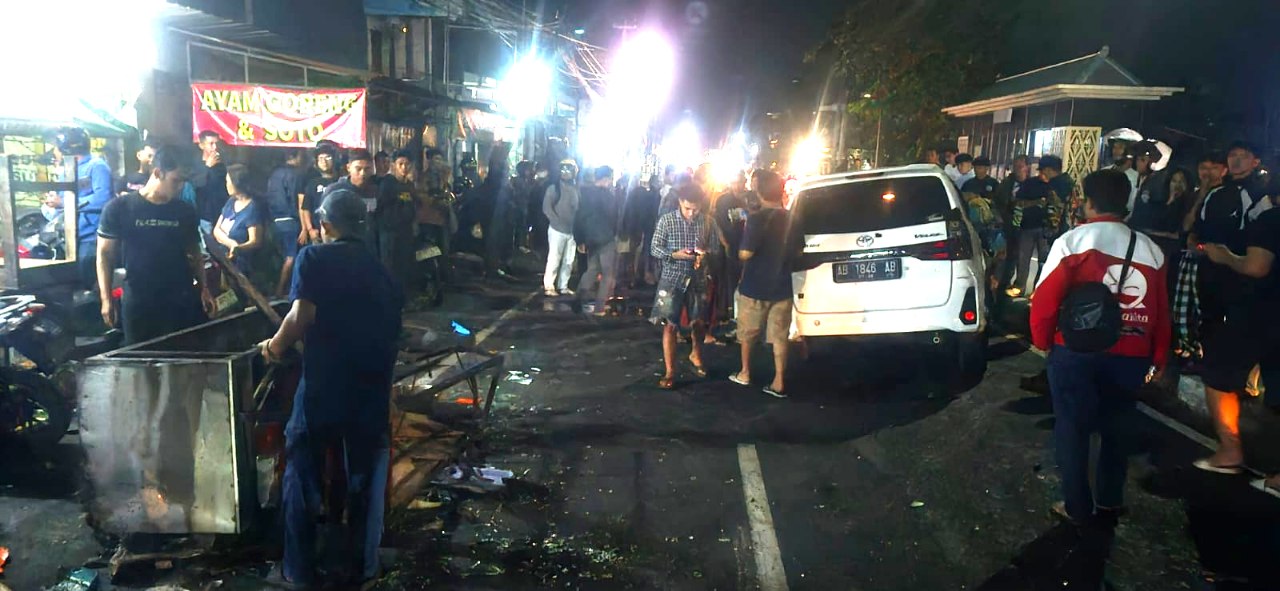 Avanza Tabrak Motor dan Warung di Janti Banguntapan, Pelajar 14 Tahun Luka Serius