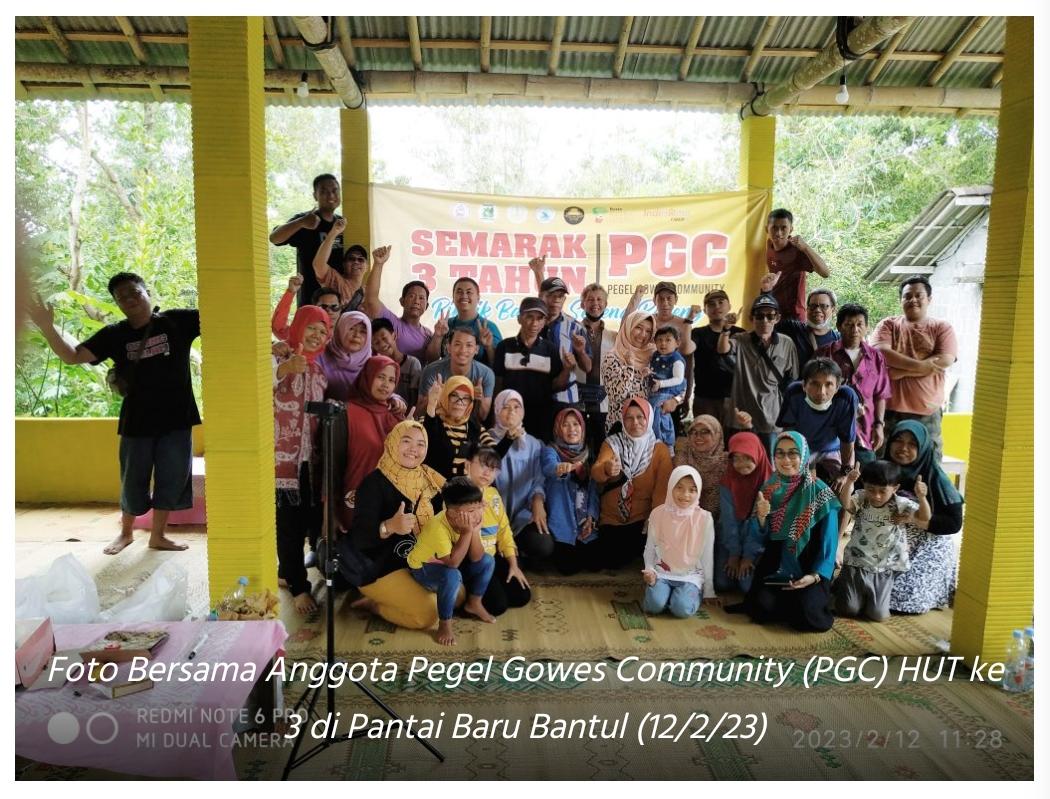 Rayakan Ulang Tahun Ketiga, PGC (Pegel Gowes Community) Piknik ke Pantai Baru