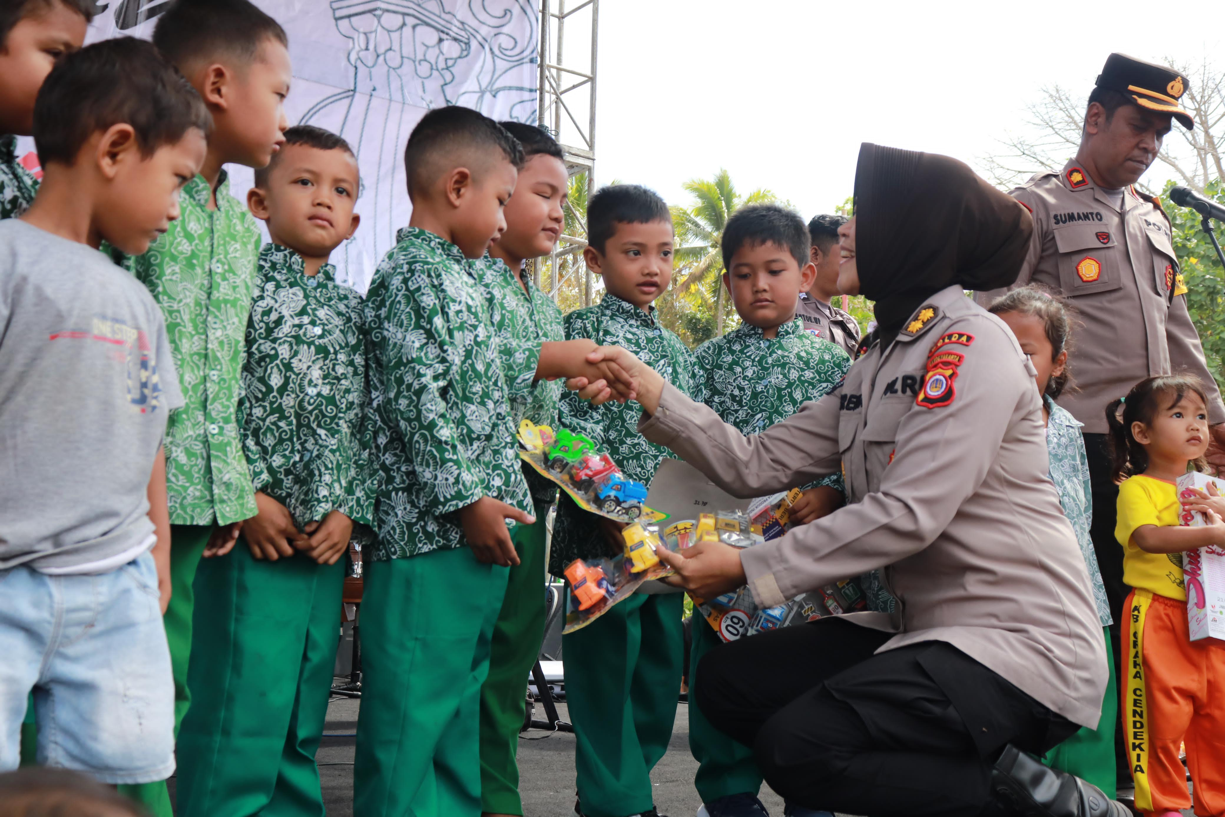 Peduli Terhadap Warga, Polda DIY dan Polres Gunungkidul Gelar Bakti Sosial