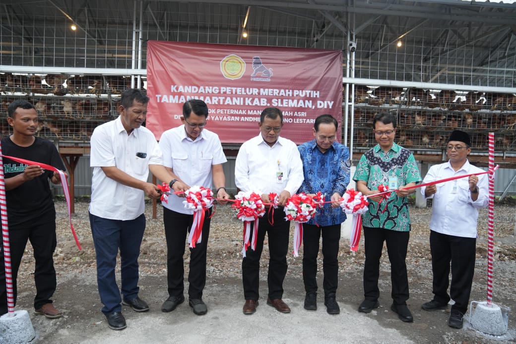 Dorong Ketahanan Pangan, Warga Tamanan Sleman Dapat Hibah 600 Ayam Petelur dan Kandang 'Merah Putih'