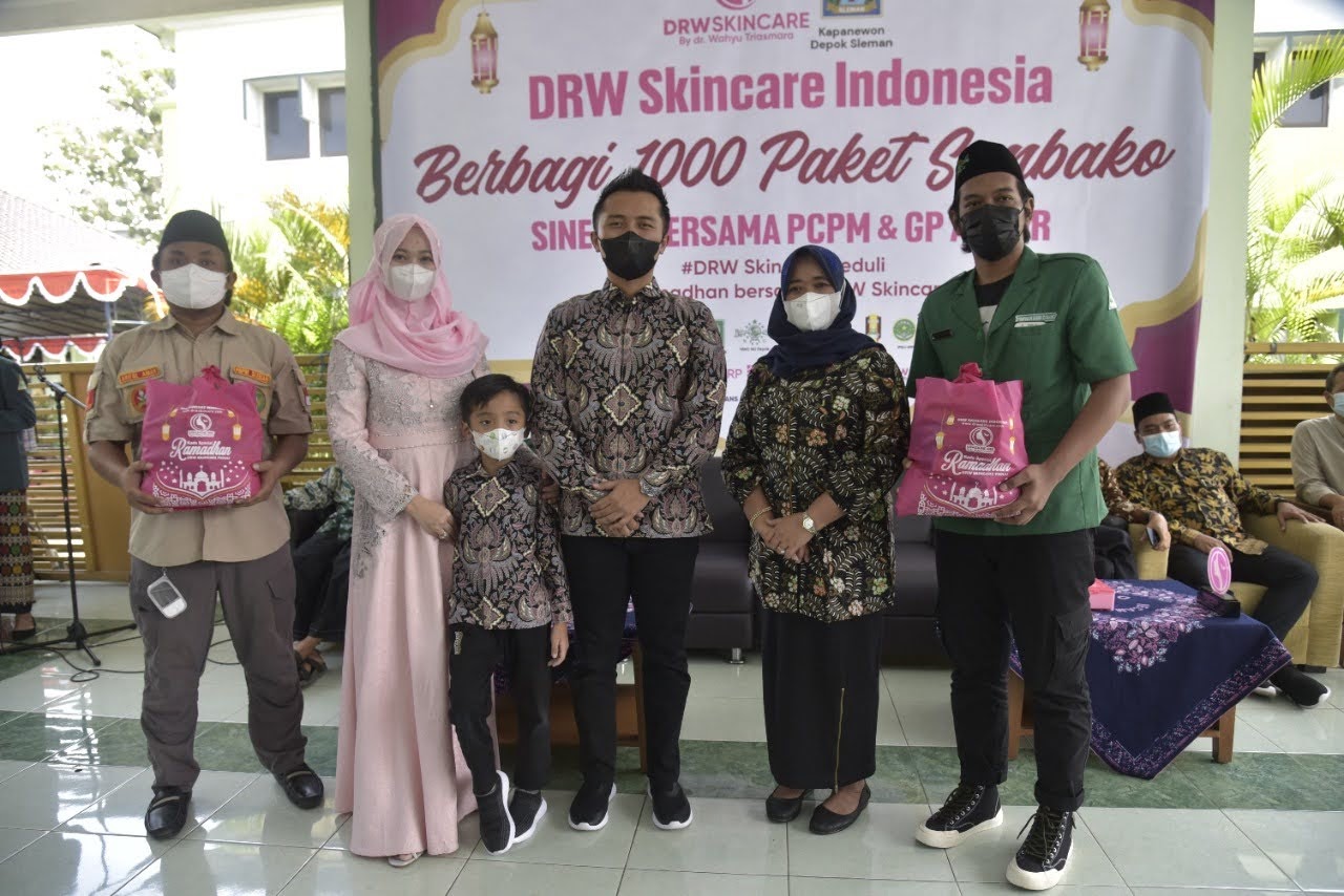 Bupati Sleman Kustini Apresiasi Pembagian Paket Sembako dari Skincare Indonesia 