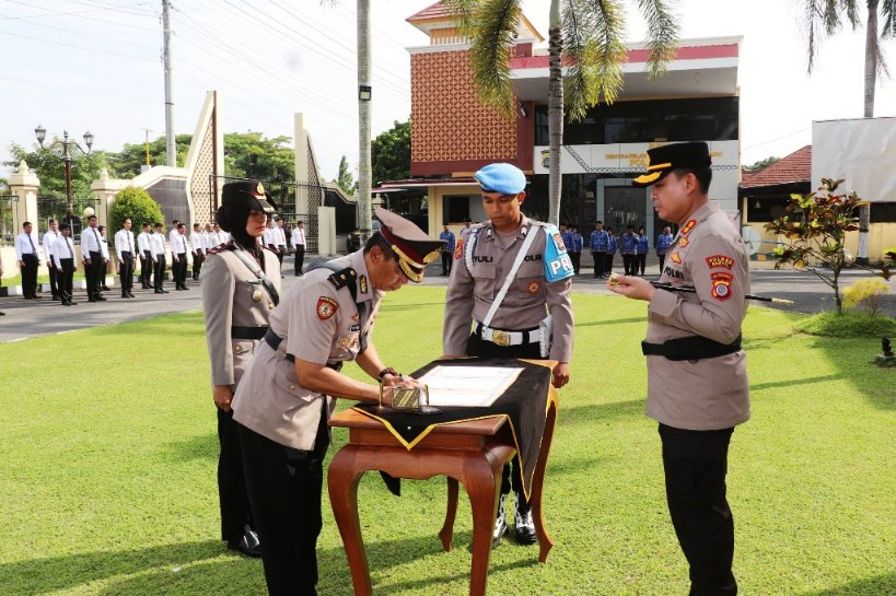 Sertijab Kapolsek Bantul, Kompol Rapiqoh Resmi Gantikan Kompol Budi Riyanto