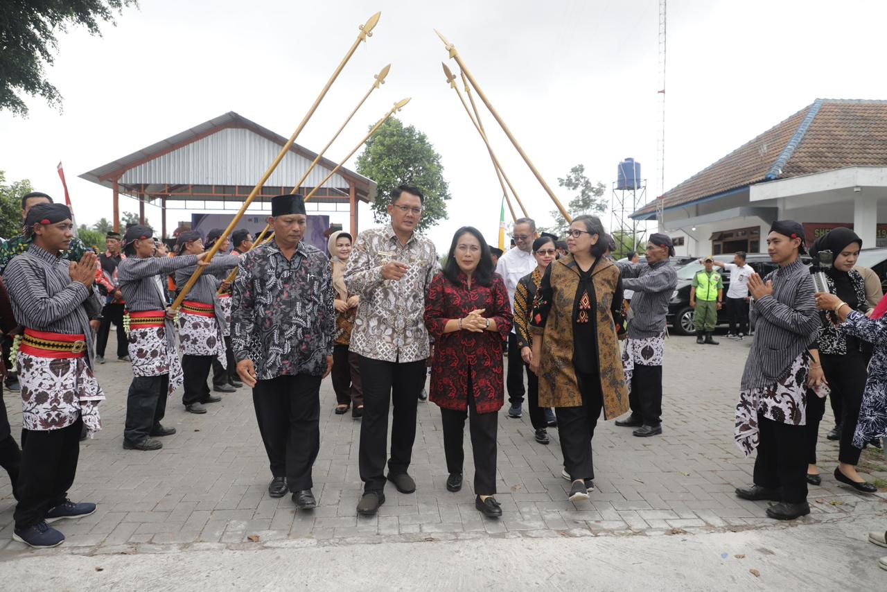 Menteri PPPA dan Delegasi ASEAN Lakukan Kunjungan Belajar Desa Damai 