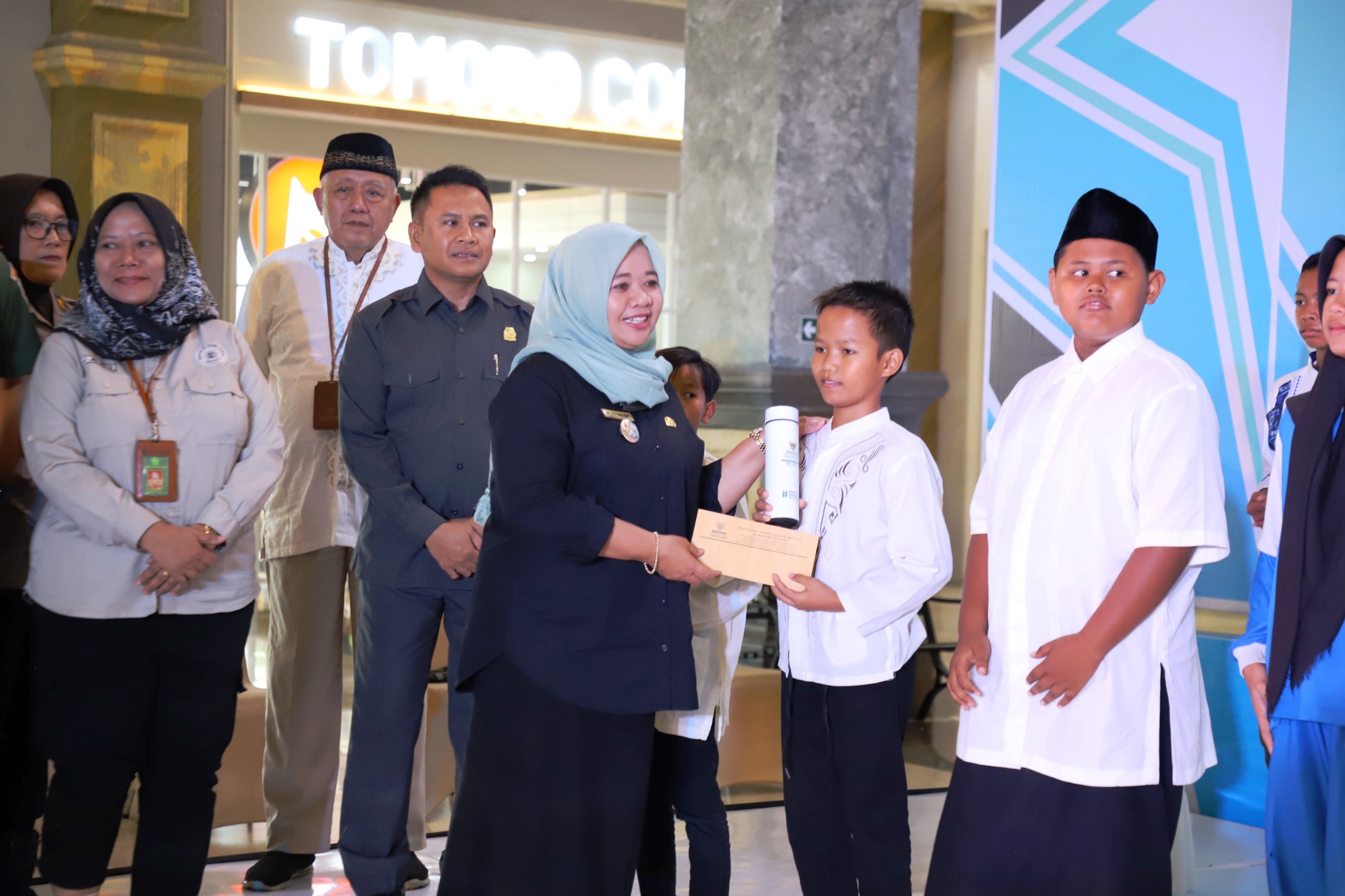 Hadiri Yatim Ceria BAZNAS Sleman, Bupati Sleman Serahkan Santunan pada 473 Anak Yatim