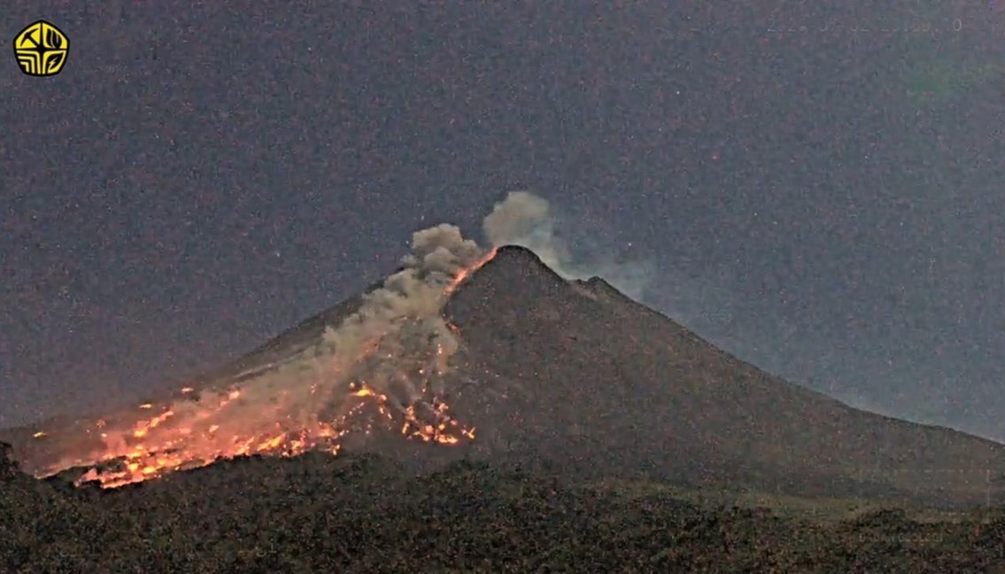 Awan Panas Guguran Gunung Merapi Meluncur 1,8 Km ke Hulu Kali Sat dan Putih, Status Masih Siaga
