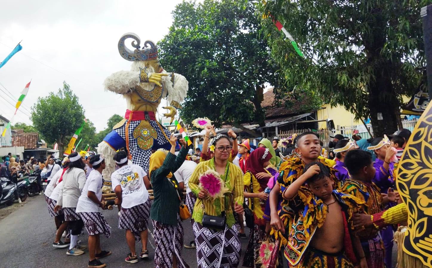 Bedhol Projo Hari Jadi Kalurahan Donoharjo Ke-75, Bupati Sleman Apresiasi Guyub Rukun Masyarakat