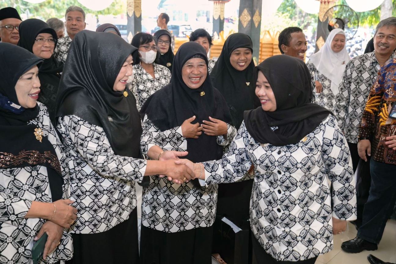 Serahkan SK Pensiun, Bupati Sleman: Purna Tugas Tetap Berkarya dan Berbakti Pada Masyarakat