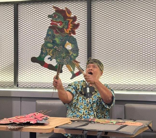 Pagelaran Dongeng Jogja 2025 Hadirkan Pendongeng Dunia di Tengah Hutan Pinus