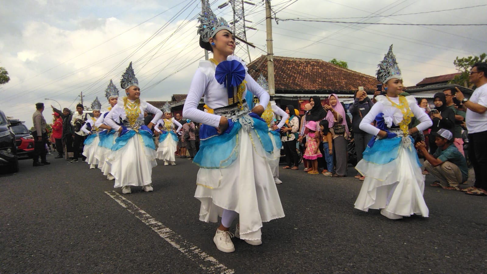 Kirab Bedhol Projo Kalurahan Donoharjo Bikin Warga Terpukau