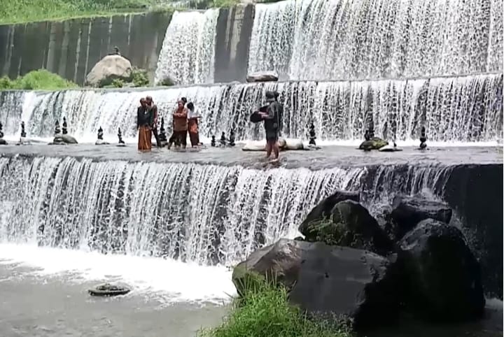 Grojogan Watu Purba, Terlalu Indah untuk Berduaan