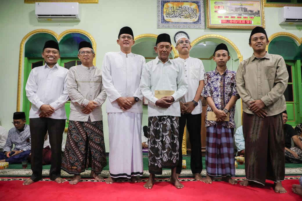 Wabup Sleman Safari Tarawih di Minggir, Serahkan Bantuan untuk Masjid dan Masyarakat