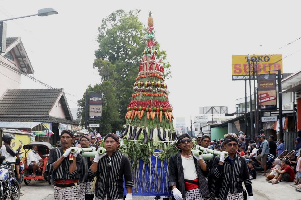 Bupati Sleman Ikuti Kirab Budaya Bedhol Projo Sidoarum