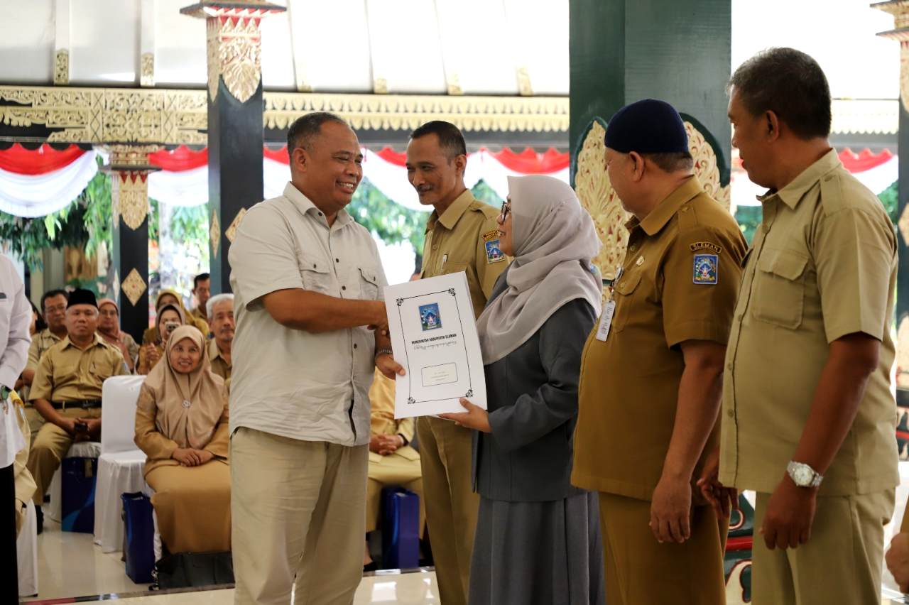 246 PNS Sleman Terima SK Pensiun, Harda Kiswaya Gaungkan “Urip Iku Urup”