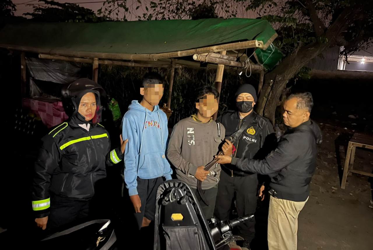 Dua Pelajar Bawa Clurit Diamankan Polisi Saat Patroli Dini Hari