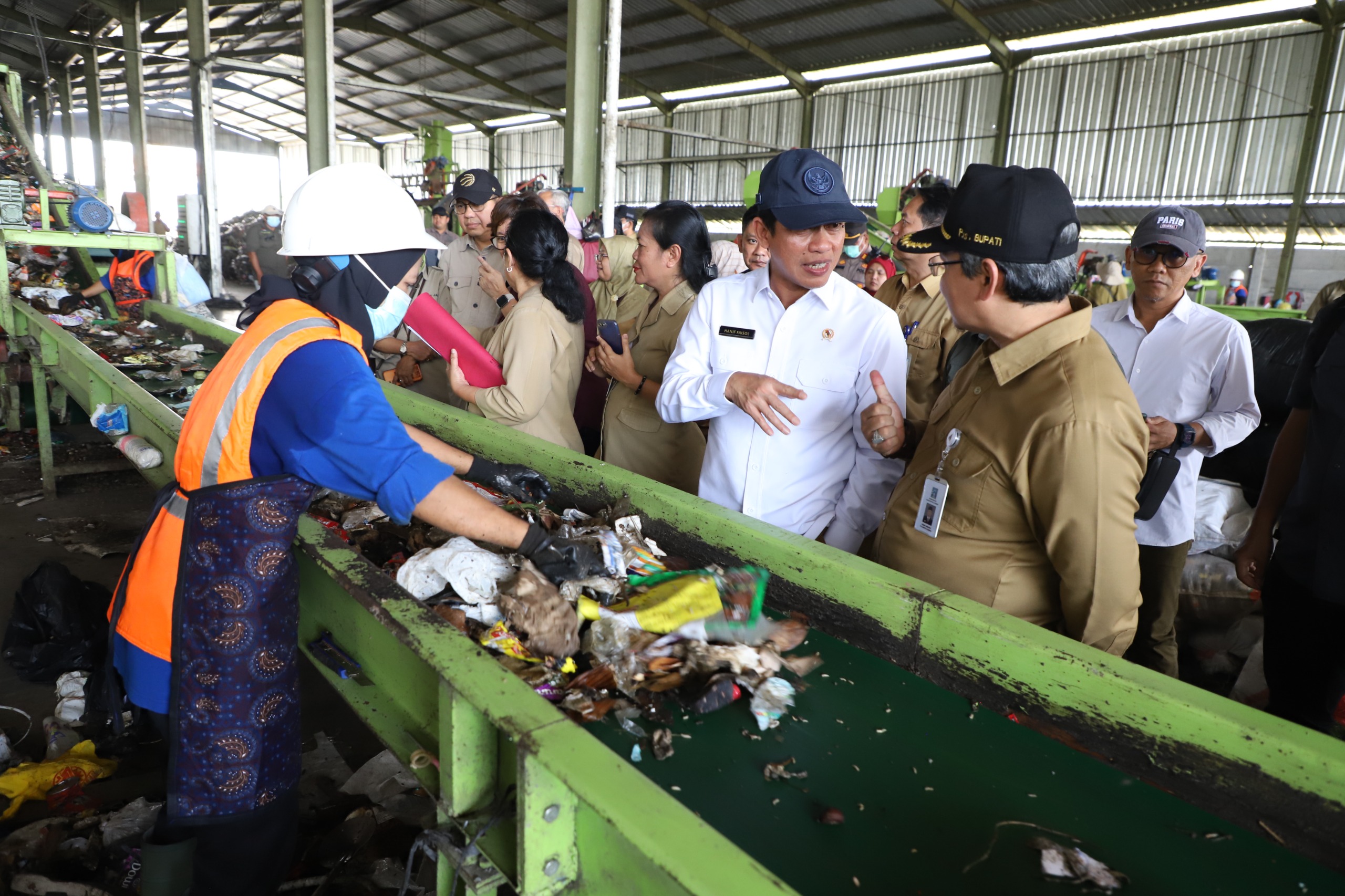 Tinjau TPST Minggir, MenLH Apresiasi Keseriusan Pemkab Sleman Tangani Sampah