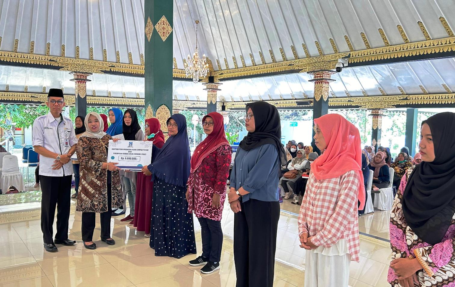 Pemkab Sleman Serahkan Bantuan Sosial untuk Perempuan dan Generasi Muda Sleman