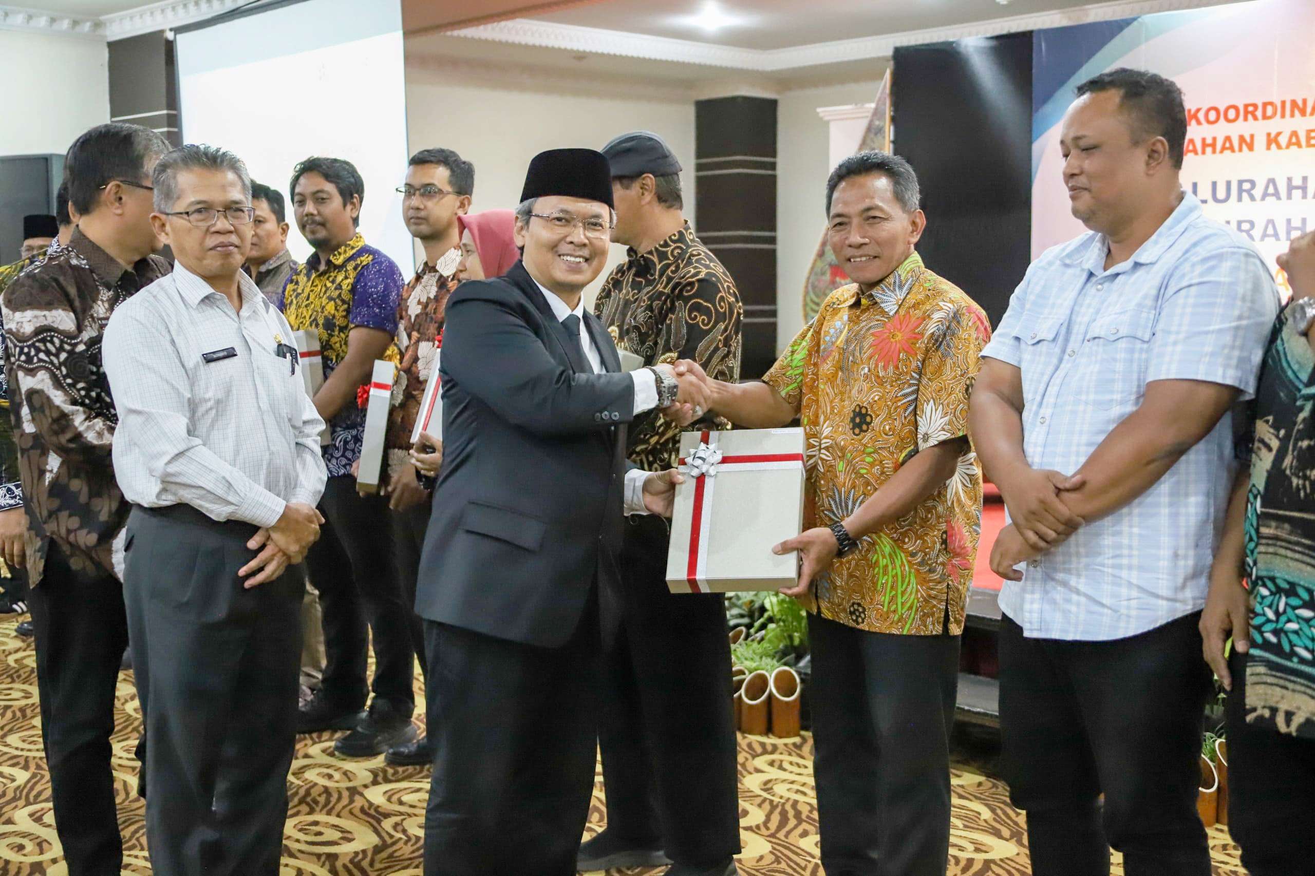 Pjs Bupati Sleman Serahkan LHP Kalurahan Tahun 2024