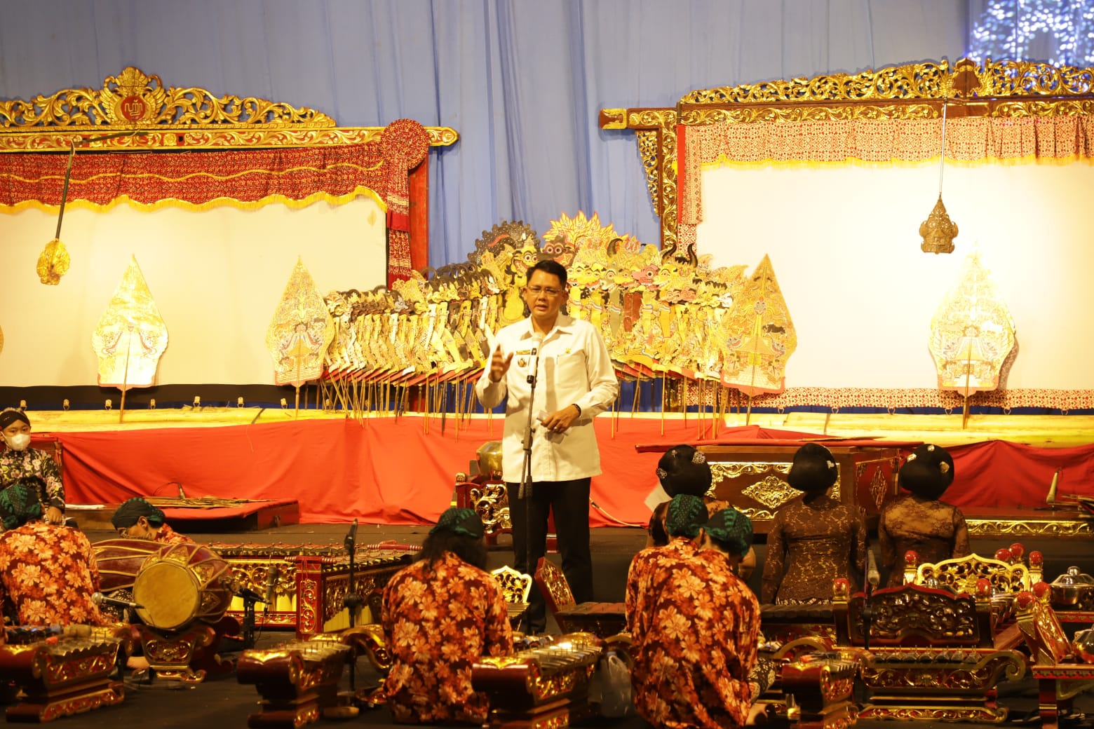 Wayang Tak Hanya Menjadi Tontonan Tetapi Juga Tuntunan