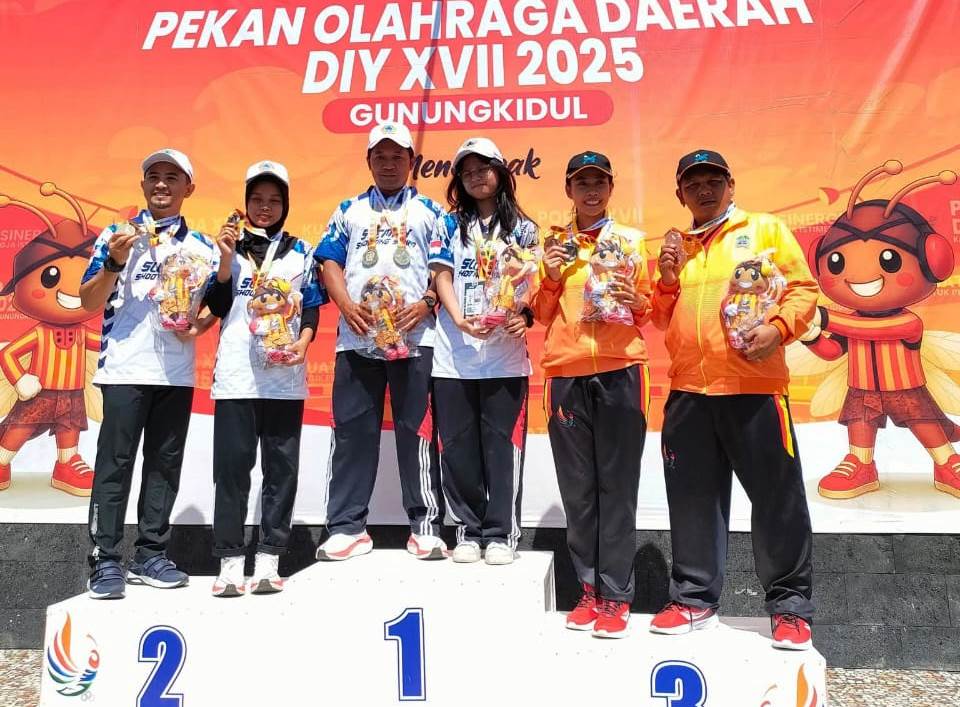 Kisah Emas dari Condongcatur: Saat Ayah dan Anak Berdiri di Podium Bersama