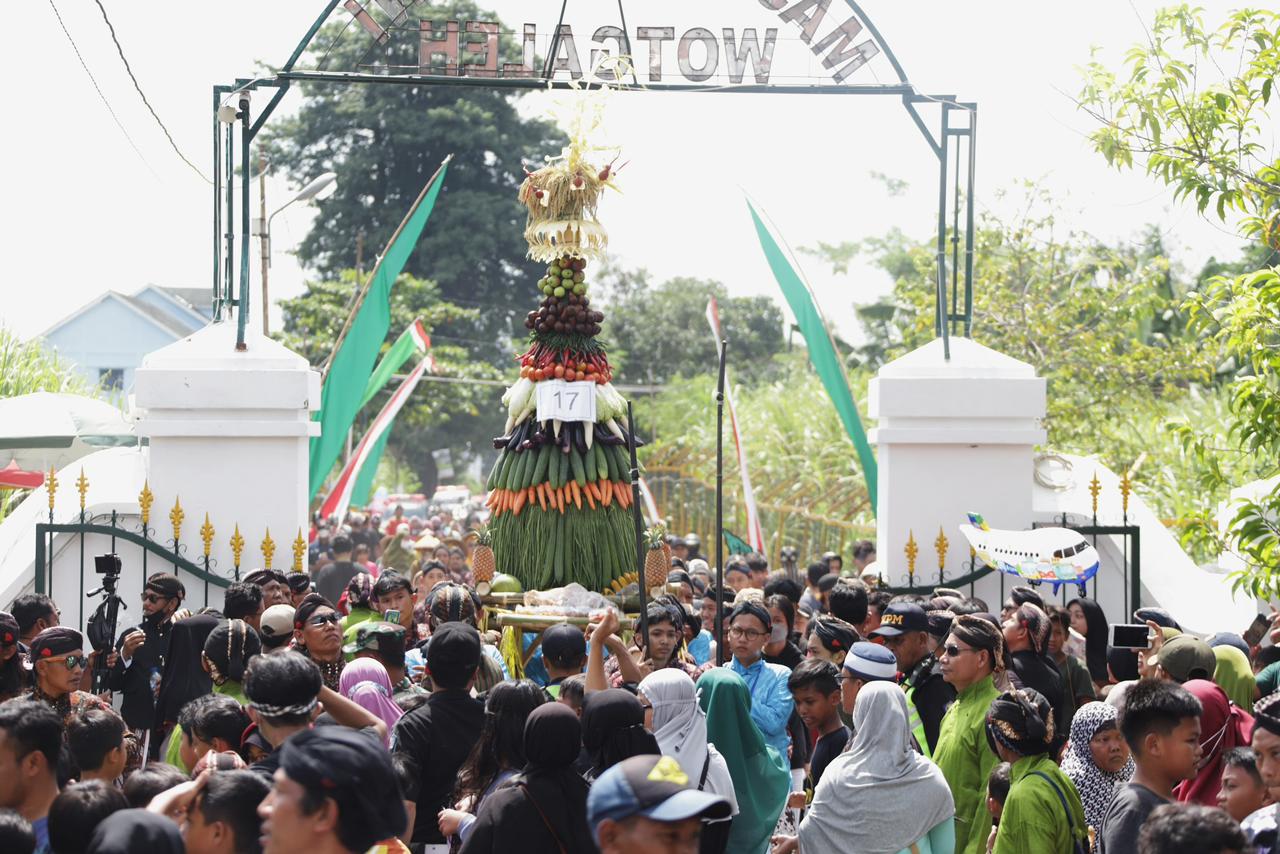 BUPATI SLEMAN HARAPKAN TRADISI KIRAB SADRANAN AGUNG WOTGALEH TAK PUNAH