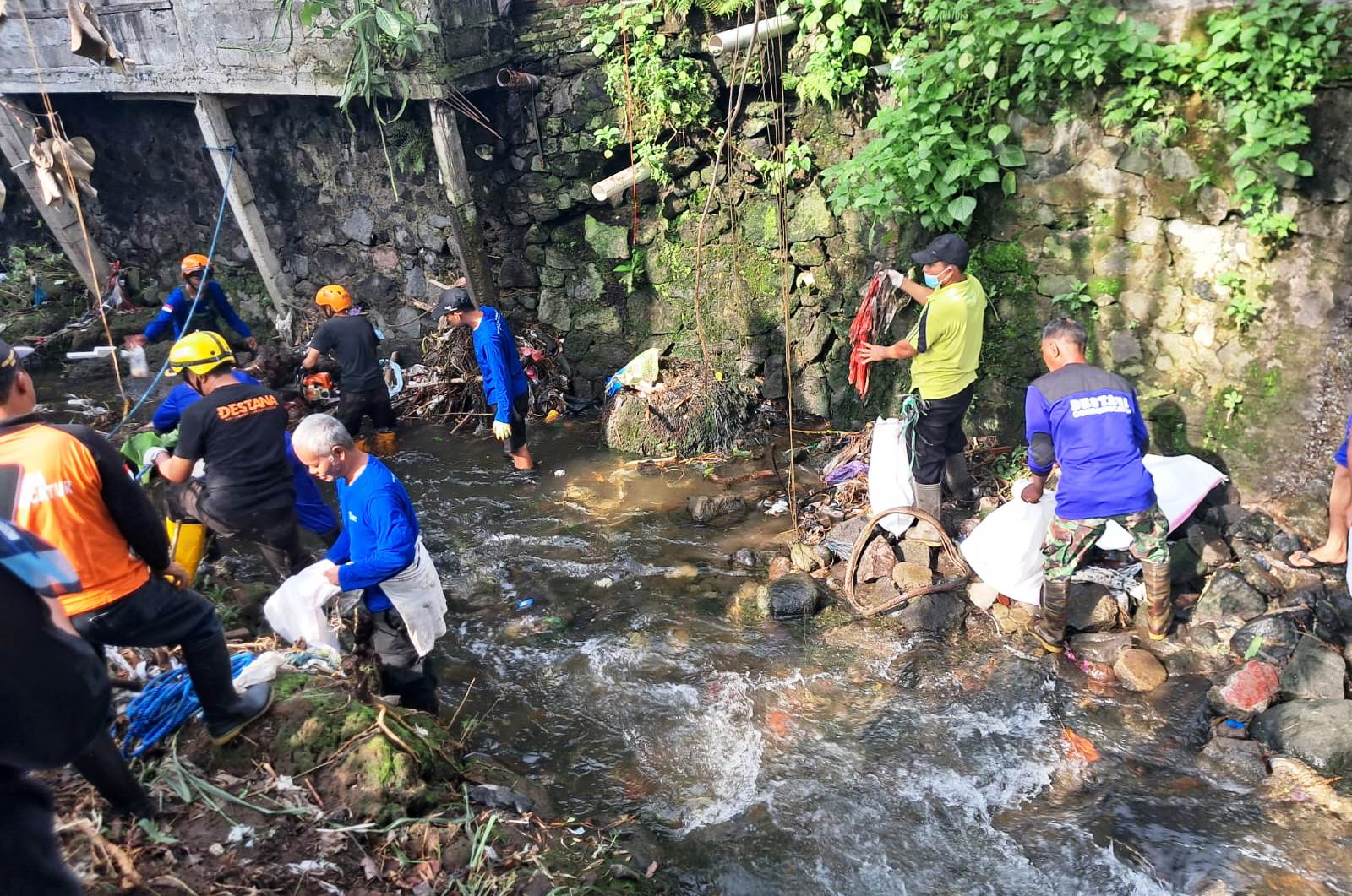 Kapanewon Depok Laksanakan Prokasih di Sungai Buntung Kalurahan Condongcatur