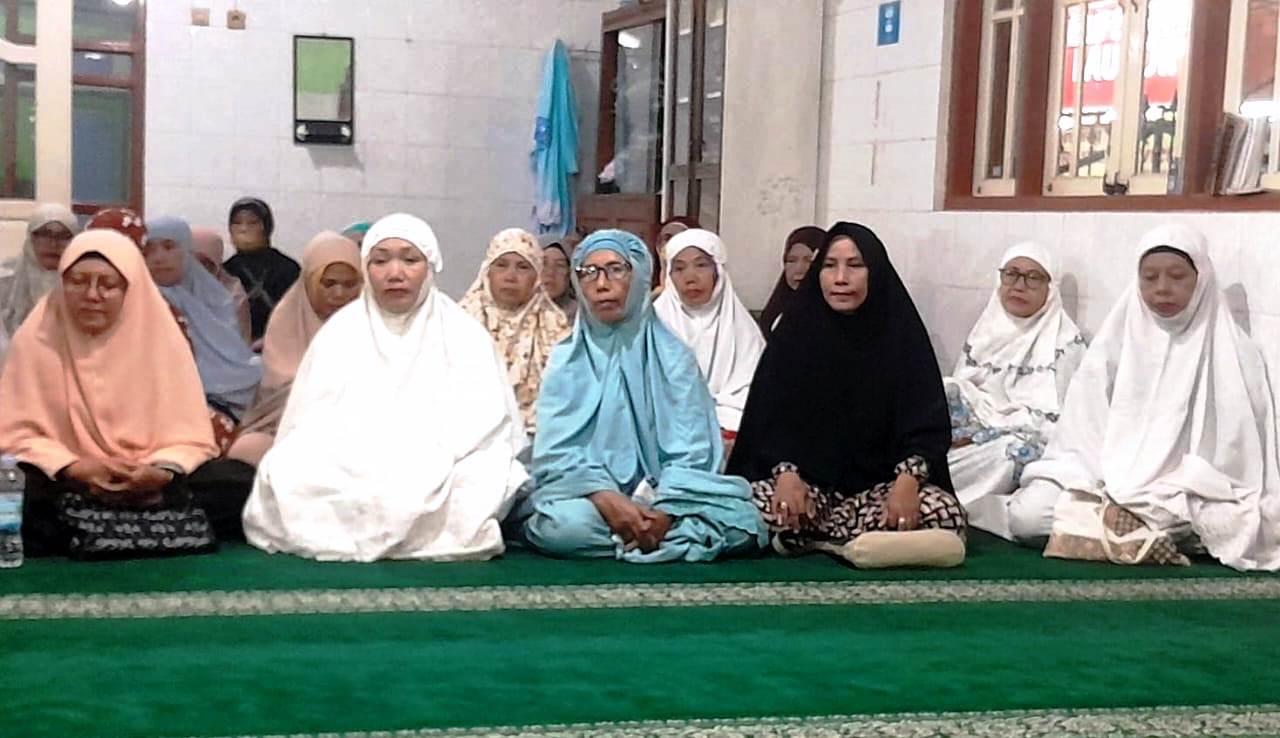 Belajar Al Qur'an Metode Qiroati Kelas Lansia di Al Mujahidin Condongcatur