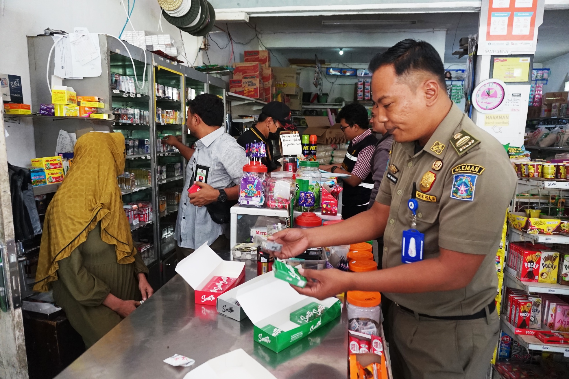 Kena Denda, 2 Penjual Rokok Ilegal di Wilayah Turi