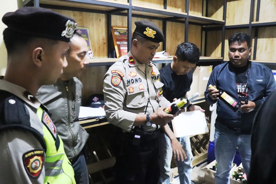 Razia Miras Ilegal di Kasihan, Polres Bantul Sita Puluhan Botol dari Outlet 23