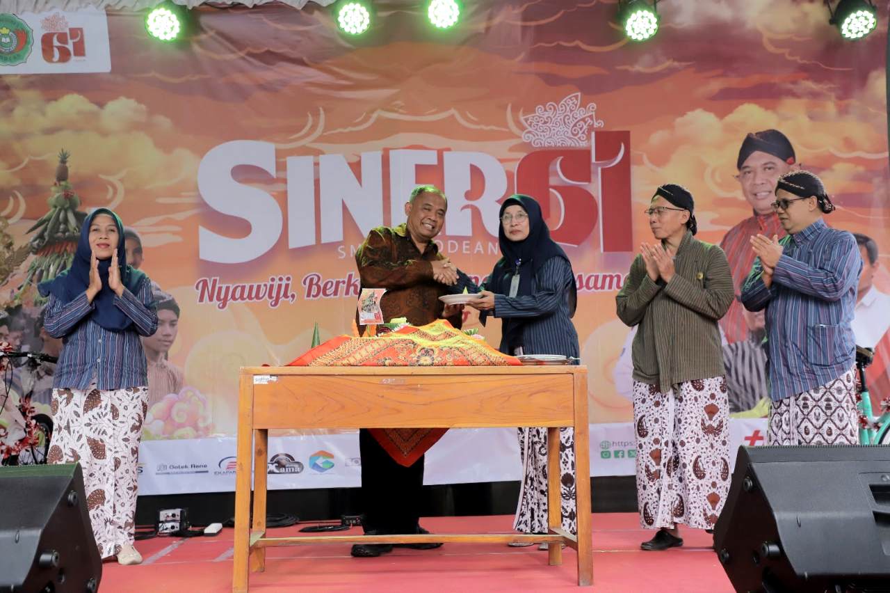 Bupati Harda Kiswaya: Kerja Keras dan Doa Jadi Kunci Sukses Siswa SMK