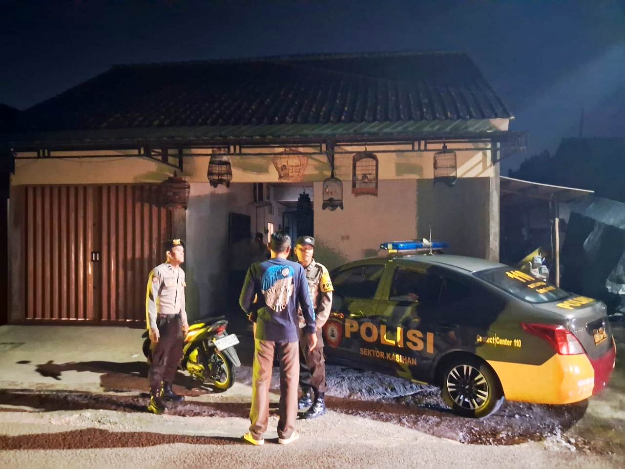 Penggerebekan Outlet 23 Bantul, Polisi Sita 60 Botol Miras Ilegal