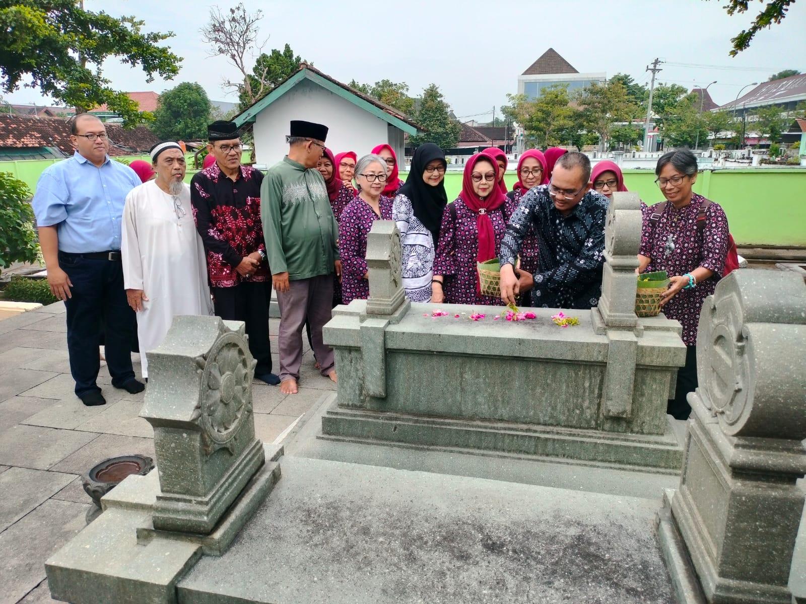 PWI DIY dan IKWI DIY Gelar Ziarah ke Makam Tokoh Pers Nasional dalam Rangka HPN 2025