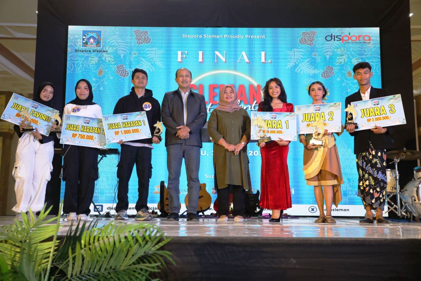 Bupati Sleman Serahkan Piagam Penghargaan Juara Kompetisi Sleman Got Talent 2024