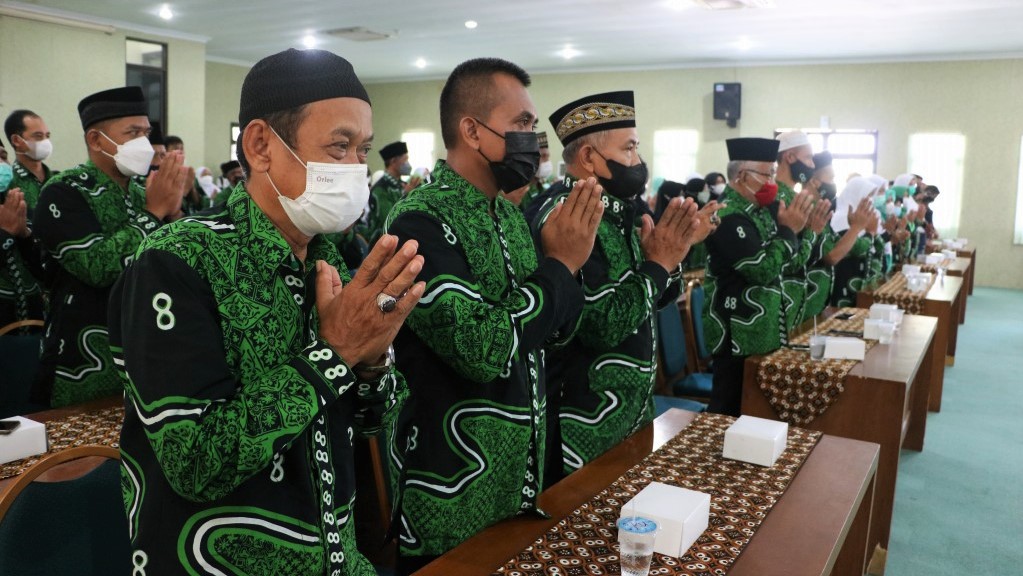 111 Calon Haji Kulonprogo Pamitan, Ratusan Calhaj Terganjal Aturan