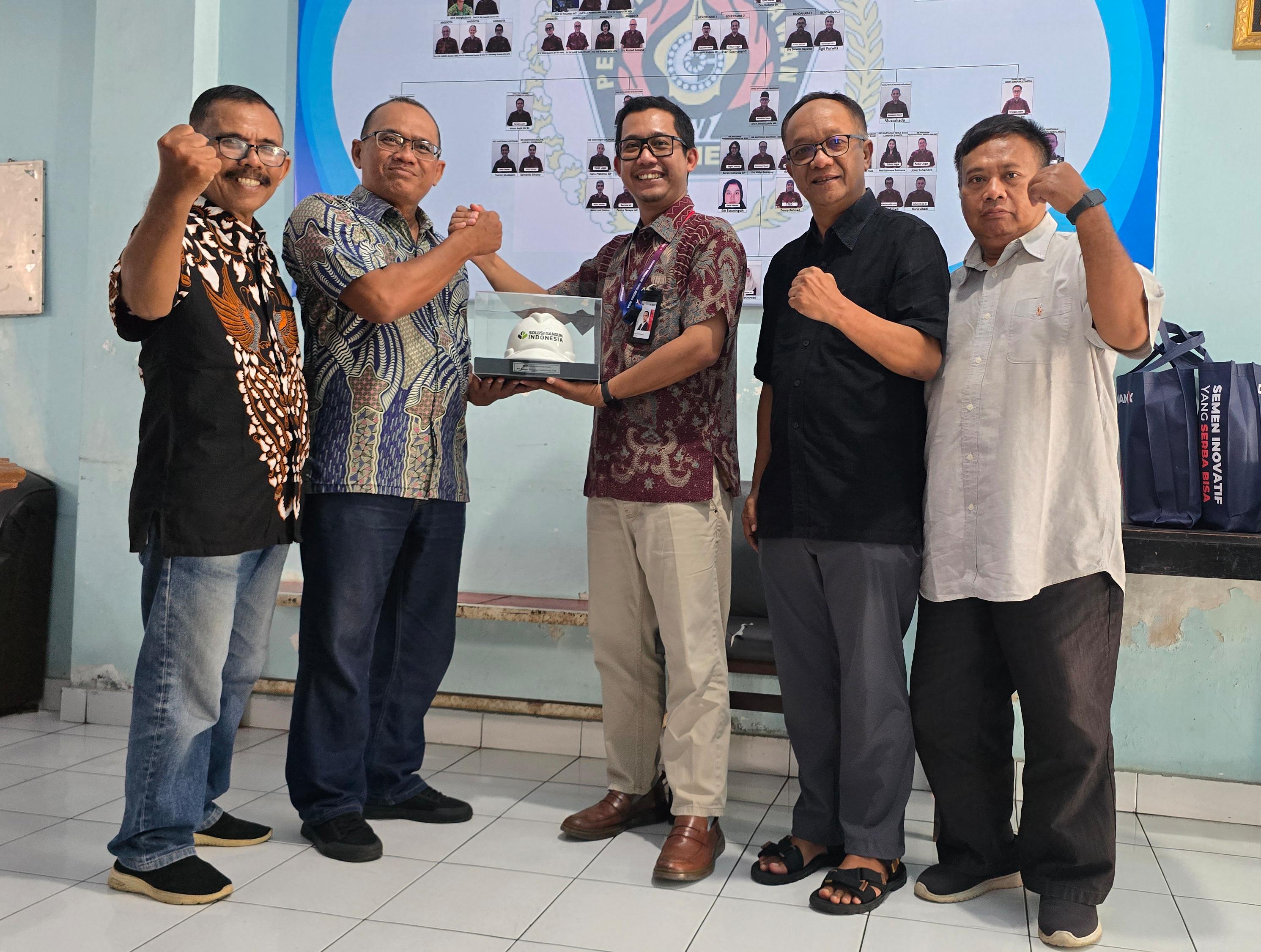 Corporate Communication Solusi Bangun Indonesia Kunjungi PWI DIY