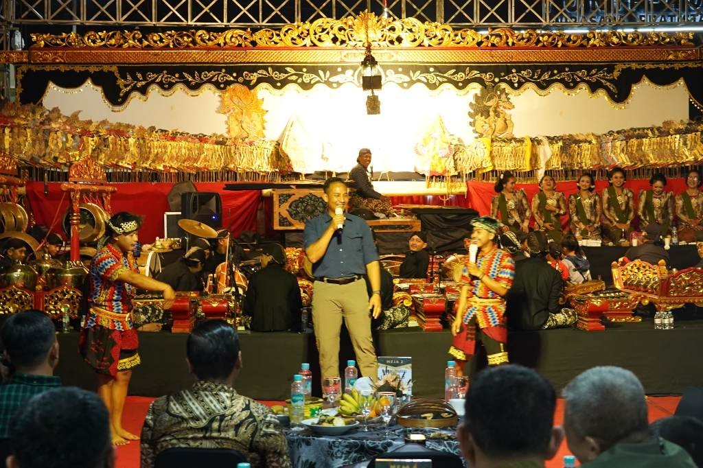 Danrem 072/Pamungkas Ajak Generasi Muda Lestarikan Wayang Kulit